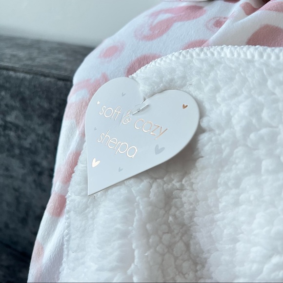 NWT Heart Valentine’s Baby Blanket - Picture 5 of 9